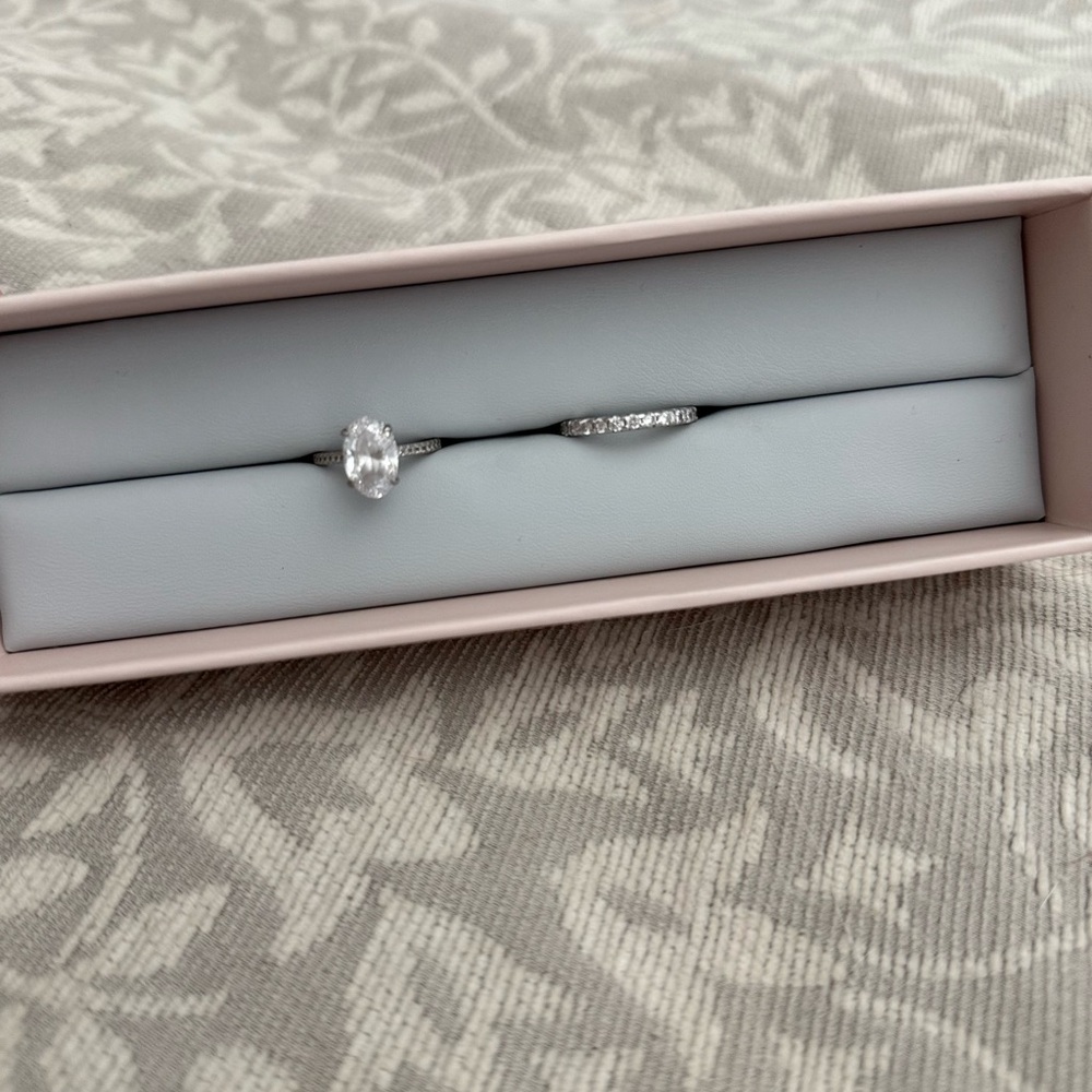 3 Carat Elegant Silver Oval-Cut Ring (Set)